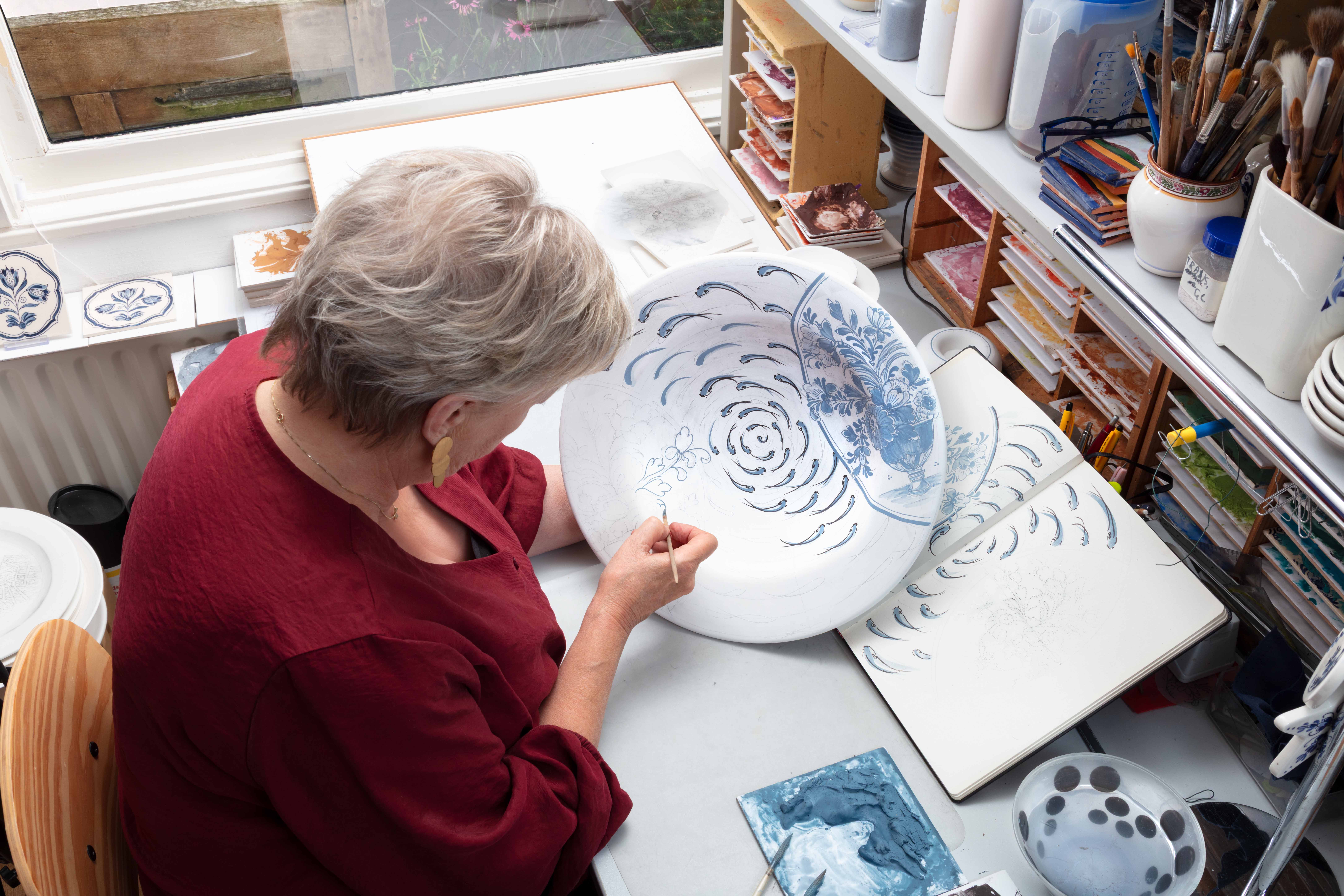 Trudy Otterspeer in haar atelier